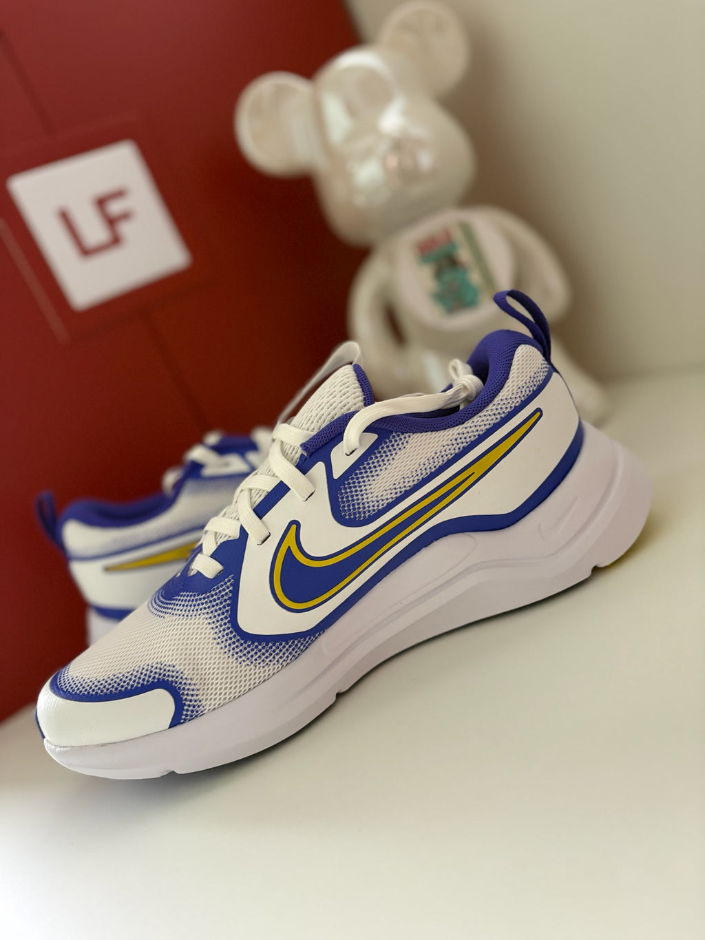 Nike Cosmic Runner GS Trainers Size UK 4.5 Youth EU 37.5 US 5Y White Blue Yellow