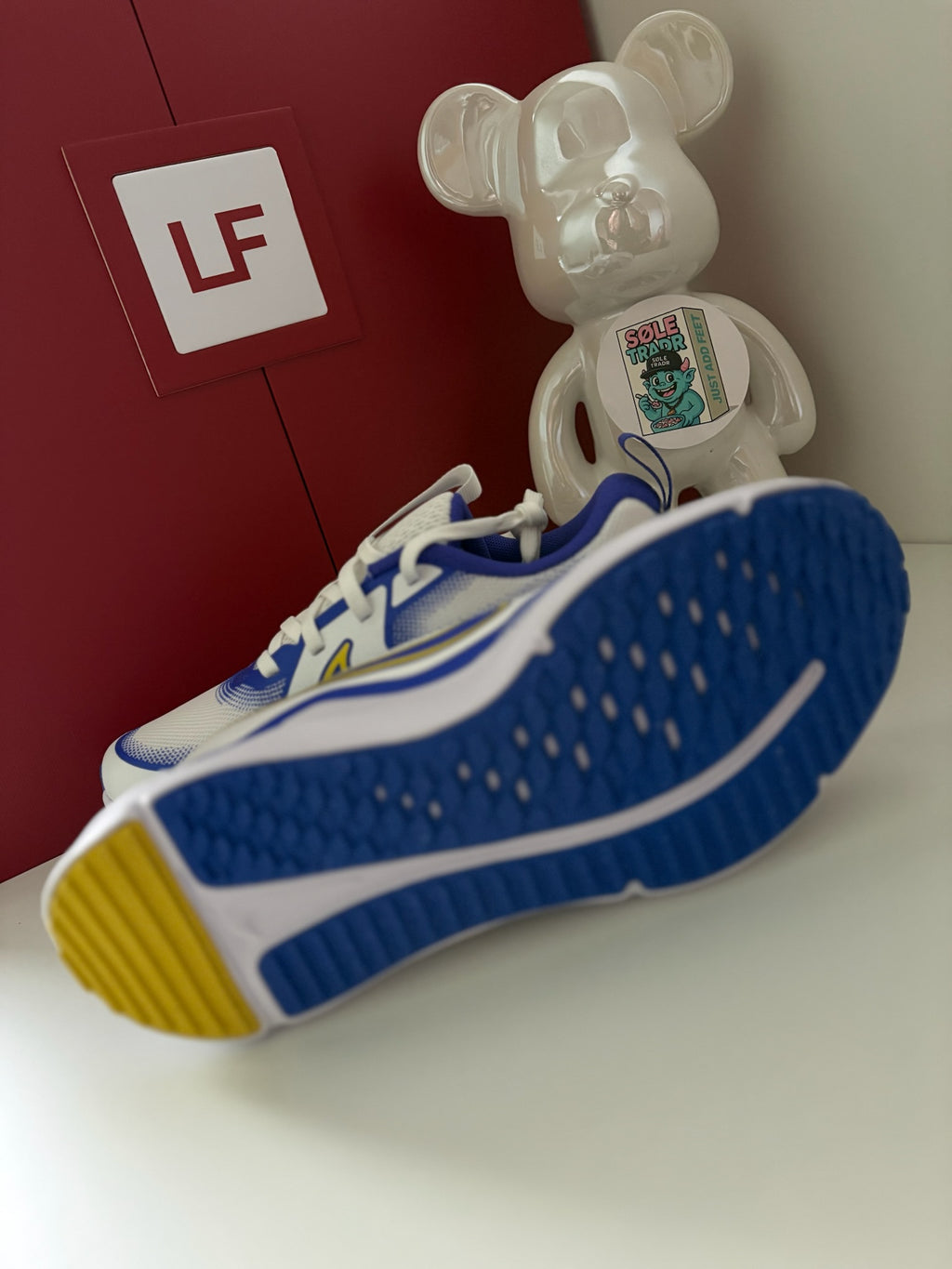 Nike Cosmic Runner GS Trainers Size UK 4.5 Youth EU 37.5 US 5Y White Blue Yellow