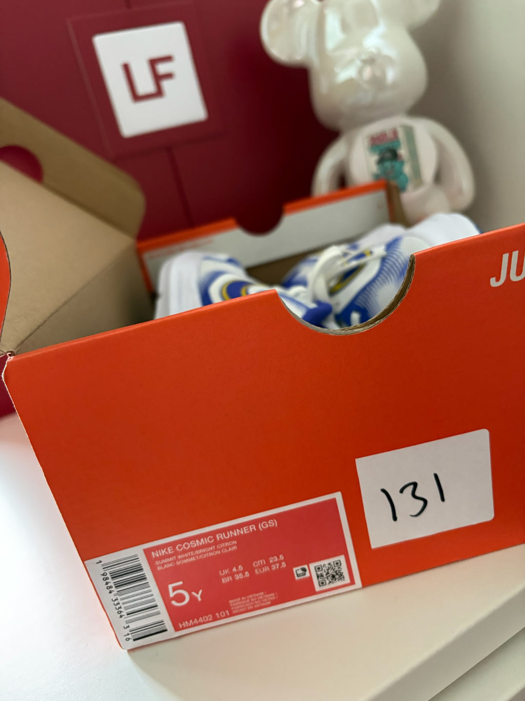 Nike Cosmic Runner GS Trainers Size UK 4.5 Youth EU 37.5 US 5Y White Blue Yellow