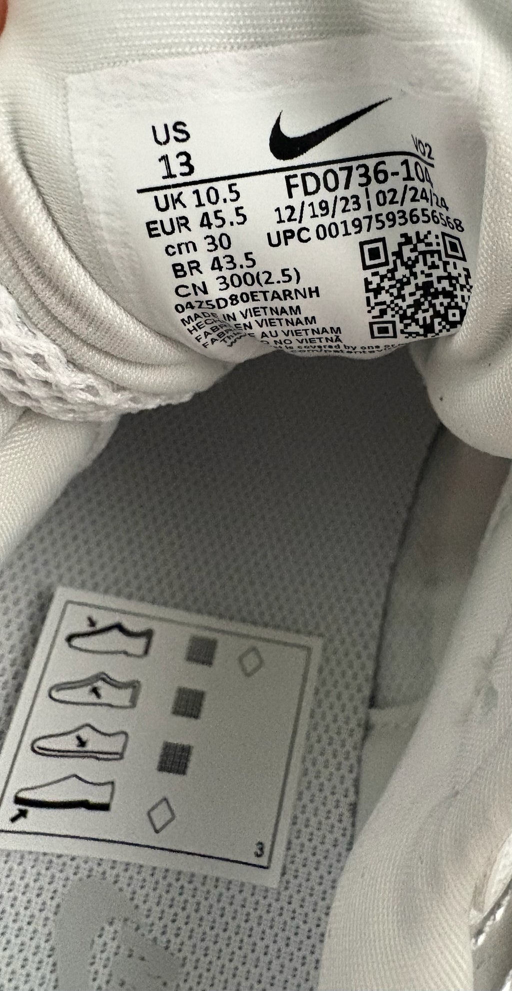 Nike V2K Run Trainers White Metallic Silver UK 10.5 EU 45.5 US 13 (W)