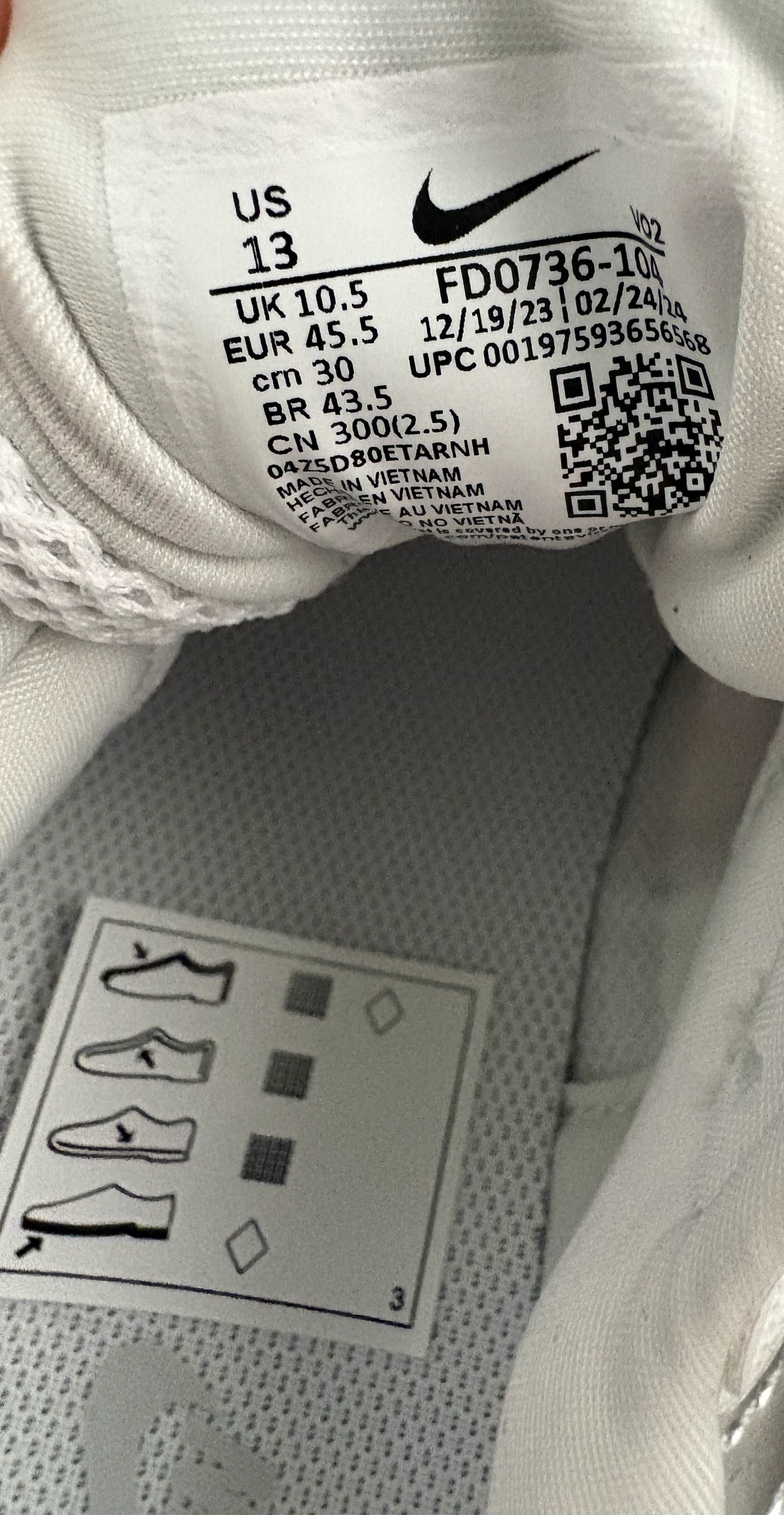 Nike V2K Run Trainers White Metallic Silver UK 10.5 EU 45.5 US 13 (W)